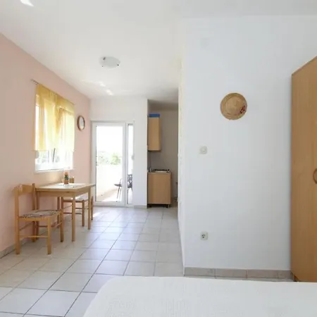 Studio In Rogoznica With Balcony, Air Conditioning, Wi-fi Apartamento *